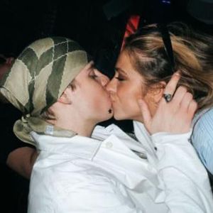 Kussfoto: The Kid Laroi bestätigt Beziehung mit Tate McRae!
