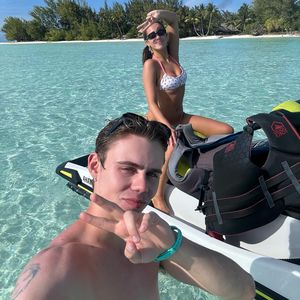 Tate McRae und The Kid Laroi hatten Jetski-Unfall im Urlaub