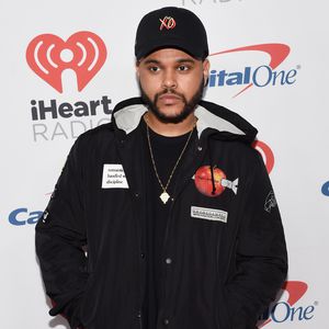 The Weeknd bei Konzert fast von Bühnen-Equipment erschlagen!