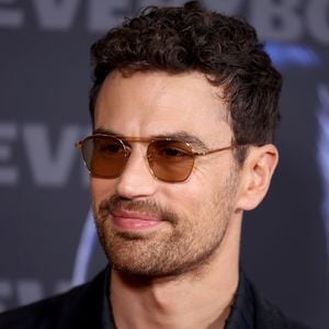 Theo James gilt als heißer Favorit für James Bond-Rolle