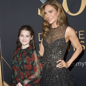 Ayda Field strahlt mit ihrer Tochter auf dem roten Teppich