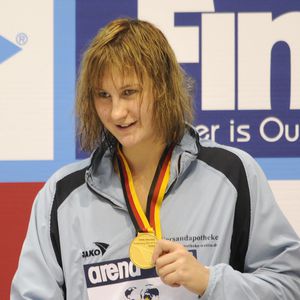 Lesbisch: Top-Schwimmerin zeigt ihre große Liebe!