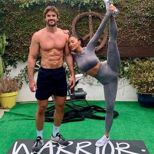 Nicole Scherzingers Freund Thom Evans zeigt Mega-Sixpack