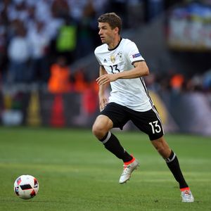 Verwechslungsgefahr! Das ist Thomas Müllers Bruder Simon