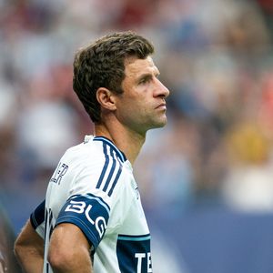 Mit Bart und Co.: Thomas Müller überrascht mit neuem Look