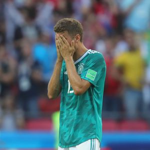 Wenigstens beim Golf: Thomas Müller locht endlich Ball ein!
