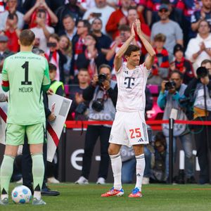 Ohne Frau Lisa: Thomas Müller feiert seinen Bayern-Abschied