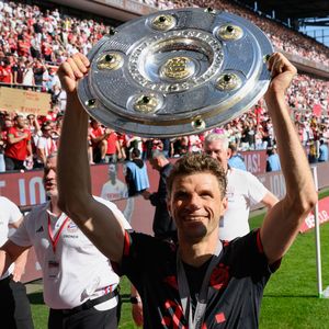 Müller und Co.: Bayern-Spieler machen Meisterschale kaputt