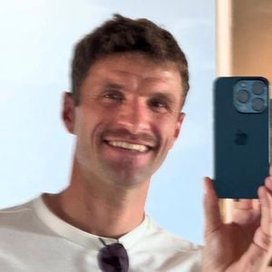 Mit Schnauzer: Thomas Müller zeigt sich im veränderten Look
