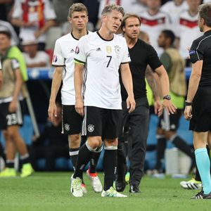 Trotz Hochzeitsabsage: Thomas Müller gibt Schweini Ehe-Tipps