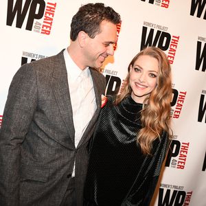 Baby bald da? Amanda Seyfried schiebt XXL-Kugel vor sich her