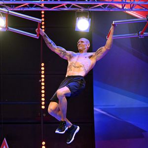 Thorsten Legat präsentiert Hammer-Body bei "Ninja Warrior"