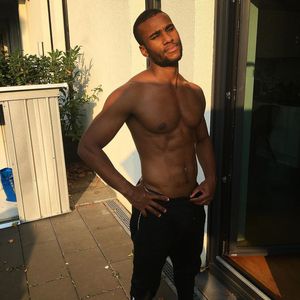 Heiß: "Alles was zählt"-Tijan präsentiert seinen Sixpack