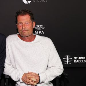 Ein Scherz? Til Schweiger wegen gebrochener Arme in Klinik