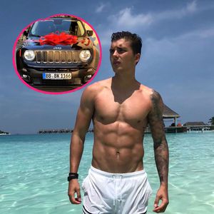 "Love Island"-Kandidat Tim schenkt seiner Mama einen Jeep