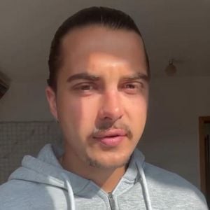 Am Handy bei Reality Awards? Tim Kühnels Oma lag im Sterben