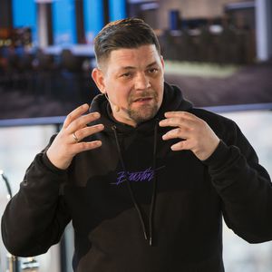 Tim Mälzer verletzt sich bei "Drei gegen Einen" an der Nase!