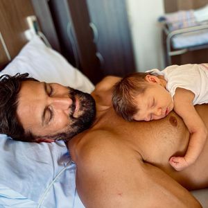 Frischgebackener Papa: Tim Robards teilt süßes Bild mit Baby