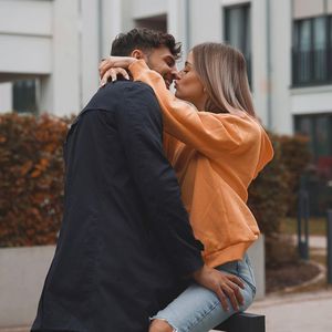 Tim Stammberger ist total verliebt in seine Freundin Laura