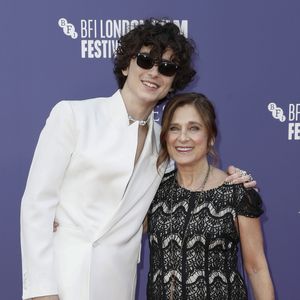 Warum? Timothée Chalamets Mutter liebt seine "Wonka"-Rolle!