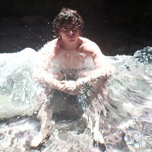 Hot! Timothée Chalamet zeigt sich oberkörperfrei im Wasser