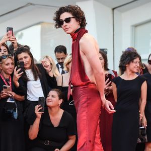 Timothée Chalamet begeistert in rückenfreiem Statement-Look