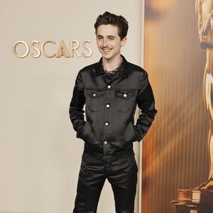 Schlicht und teuer: Timothée Chalamet strahlt im Luxus-Look