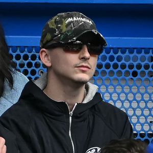 Locken ade: Timothée Chalamet zeigt sich mit rasiertem Kopf