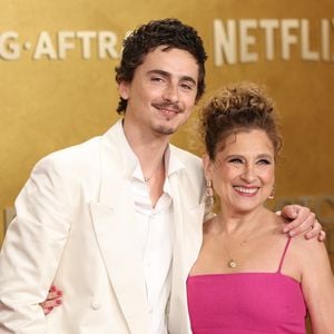 Kris Jenner schickt Timothées Mama Grüße nach Actor Awards