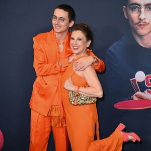 Timothée Chalamet und Mama im Partnerlook bei Filmpremiere