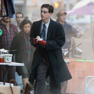 Timothée Chalamet zeigt ungewohnten Look mit Bart und Brille