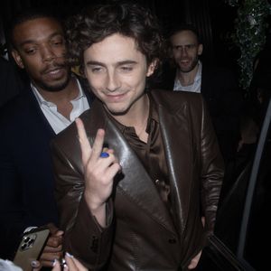 Timothée Chalamet mit stylischer Lederjacke in New York