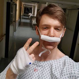 Autsch! Was ist denn nur mit Hottie Timur Bartels passiert?