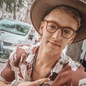 Nummer gegeben: Timur Bartels erzählt von U-Bahn-Flirterei
