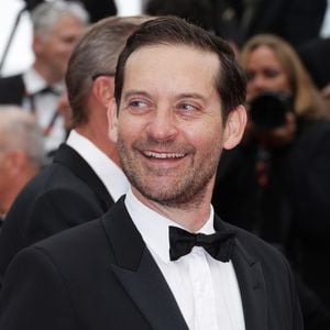 Knutscherei im Meer: Ist das Tobey Maguires neue Freundin?