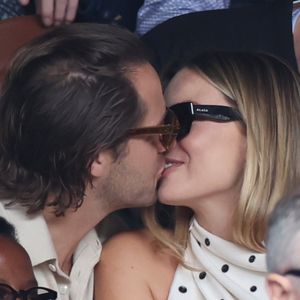 Total verliebt: Margot Robbie turtelt mit Ehemann in London!
