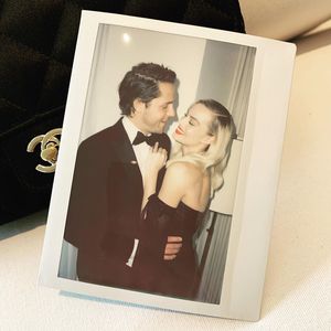 Backstage-Moment: Margot Robbie postet Polaroid mit Ehemann!