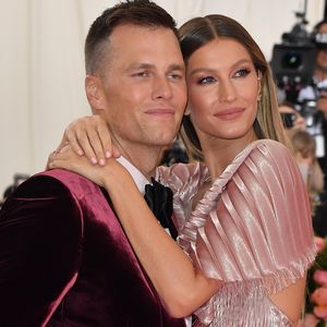 Tom Brady trägt Tasche aus Gisele Bündchens Werbekampagne!