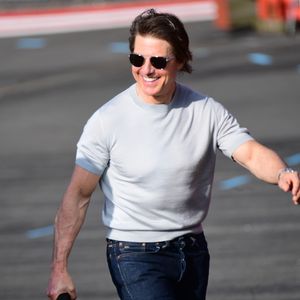 Nach Unfall: Tom Cruise ist top gelaunt zurück am Filmset