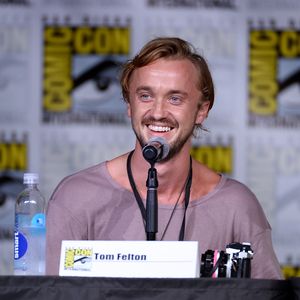 Tom Felton besucht Auschwitz-Gedenkstätte