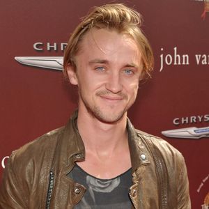 Beim Gassigehen: Ist das etwa Tom Feltons neue Flamme?