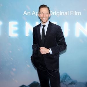 Tom Hiddleston stürmt mit "Tenzing" die Streaming-Charts