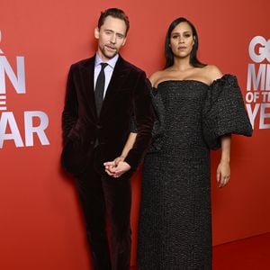 Zweifacheltern Tom Hiddleston & Zawe rocken grünen Teppich