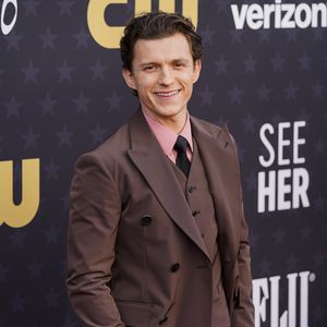 Heißes Shooting: Tom Holland lässt seine Muskeln spielen
