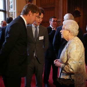 Extreme Ehre! Eddie Redmayne erhält Auszeichnung der Queen