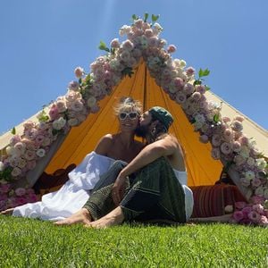 Blumen am Zelt: So verbrachte Heidi Klum ersten Hochzeitstag