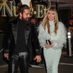 Lack und Feder: Heidi Klum und Tom in Schwarz-Weiß unterwegs