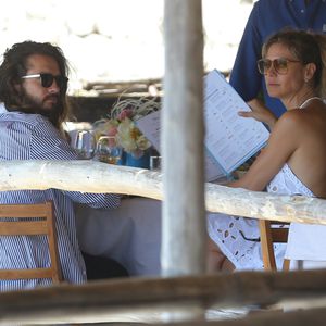 Nach Jawort: Heidi und Tom mit Gästen beim Lunch erwischt!