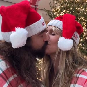Heidi Klum und ihr Tom küssen sich unter dem Mistelzweig