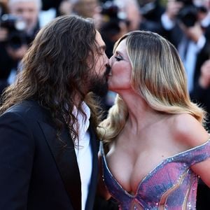 Tom Kaulitz und Heidi Klum knutschen auf dem roten Teppich